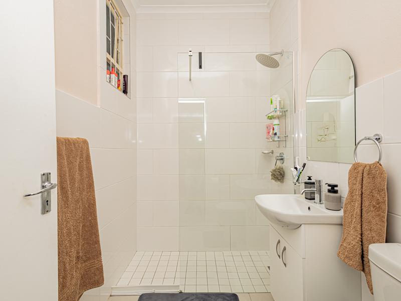 1 Bedroom Property for Sale in Kenilworth Western Cape